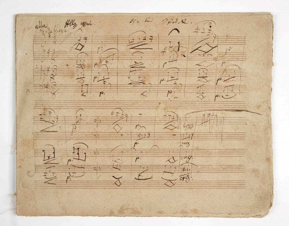 První strana autografu 4. věty smyčcového kvarteta B dur op. 130 alla Danza tedesca Ludwiga van Beethovena z roku 1825-26. Unikátní originál pochází ze soukromé sbírky rodiny Petschků.