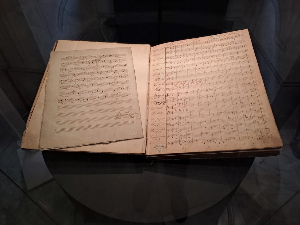 Ukázky z rozsáhlého opisu mše Missa solemnis Ludwiga van Beethovena ze sbírky kúru kostela sv. Jakuba v Brně.