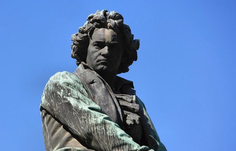 Proklatě drahé vlasy: Beethovenovy kadeře jdou do aukce. Cenu odhadují na 440 tisíc