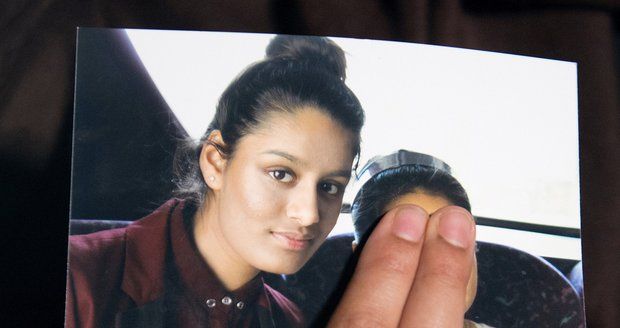 Nevěsta ISIS (20) si v uprchlickém táboře žije v luxusu: Ve stanu má satelit, v nose diamant