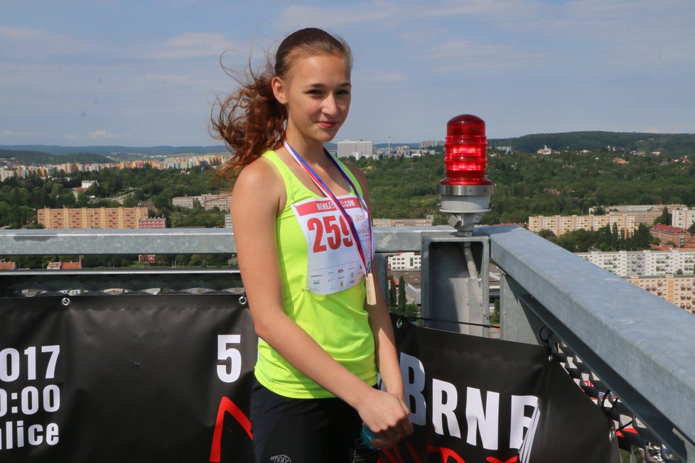 Většina běžců vyšla ještě po skončení závodu na střechu AZ Tower, což značilo vyšlápnout ještě 64 dalších strmých schodů.