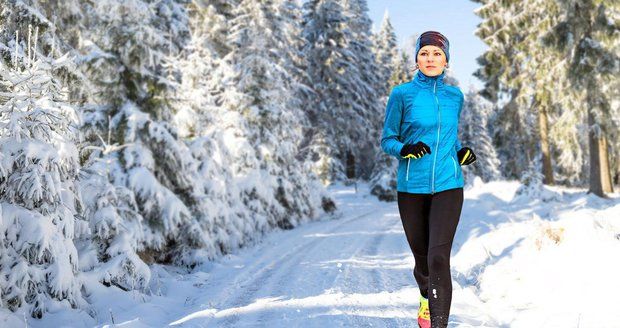 Běháte v zimě? Posílíte tělo, ale musí se to umět! 5 tipů, které vám pomohou