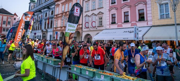Po pražských závodech zveřejnil RunCzech i termíny běžeckých akcí, které v roce 2022 uspořádá v dalších českých městech. Na Mattoni půlmaratony do Karlových Varů, Českých Budějovic, Olomouce, Ústí nad Labem a na Mattoni Liberec Nature Run se bude možné registrovat od 8. prosince.