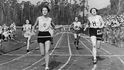 Ženy to ve sportu neměly o nic jednodušší, než v jiných odvětvích. Běh byl ovšem speciální kapitolou.
