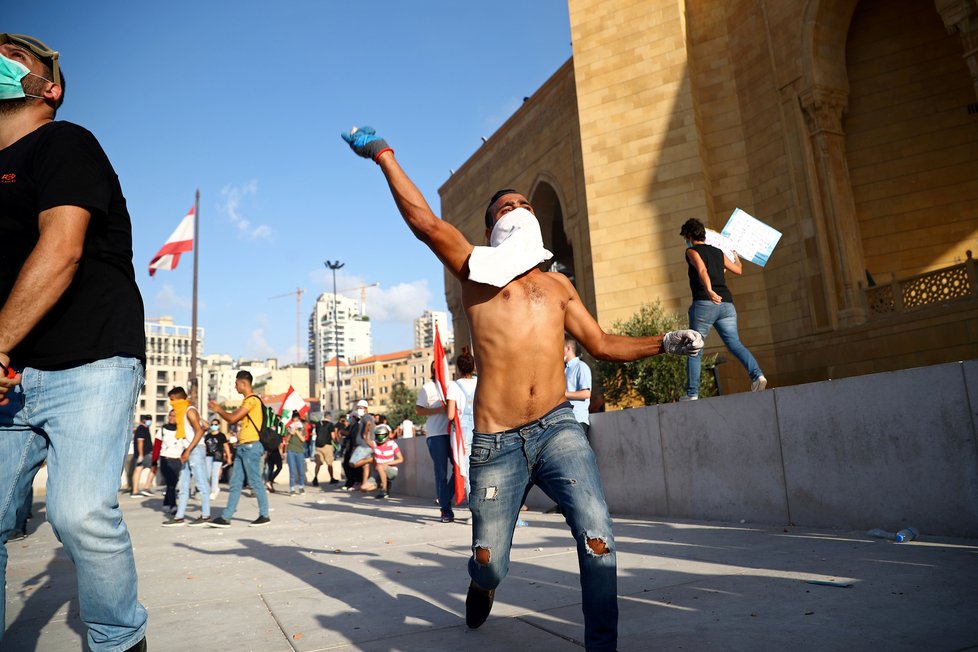 Demonstrace v Bejrútu, (8.08.2020).