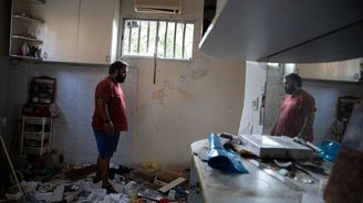 OBRAZEM: Od tragického výbuchu v Bejrútu uběhlo 14 dní. Místní stále odklízejí škody