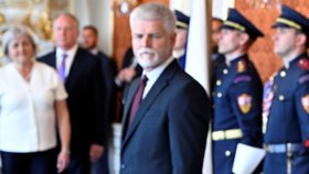 Prezident Petr Pavel jmenoval ministrem školství Mikuláše Beka a ministrem pro evropské záležitosti Martina Dvořáka