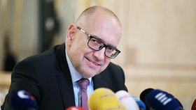 Ministr školství Bek o nedostatku míst na středních školách: Problém eskaluje! Přijímačky jsou zastaralé