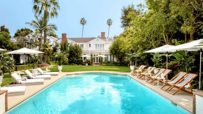 Dům, kde Will Smith točil seriál Fresh Prince, je k pronájmu přes Airbnb. 30 let od startu první série seriálu Fresh Prince s Willem Smithem v hlavní roli.