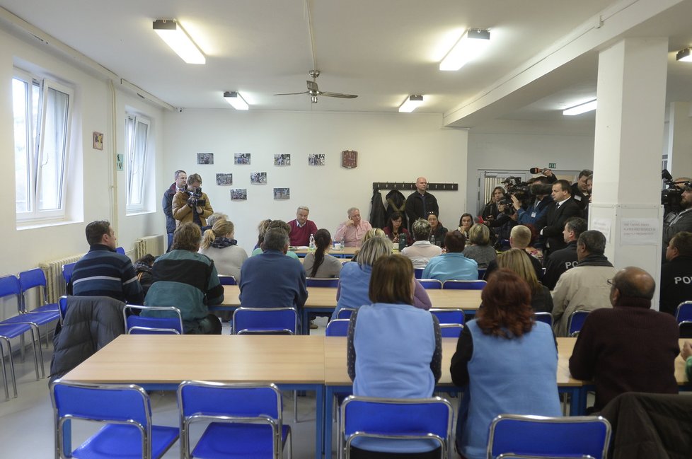 Ministr vnitra Milan Chovanec provedl novináře uprchlickým zařízením v Bělé pod Bezdězem.