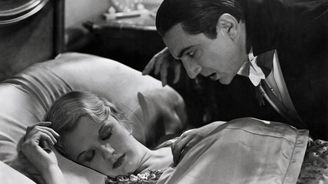 Dracula v rakvi, popel na Měsíci aneb Bizarní pohřby, které vymyslel sám život (a drogy) Dracula v rakvi, popel na Měsíci aneb Bizarní pohřby, které vymyslel sám život (a drogy)