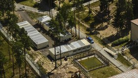 Letecký pohled na zařízení pro uprchlíky v Bělé pod Bezdězem