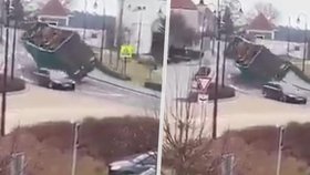 Kamion v Bělčicích málem rozdrtil auto v zatáčce: Řidič unikl smrti o 5 vteřin!