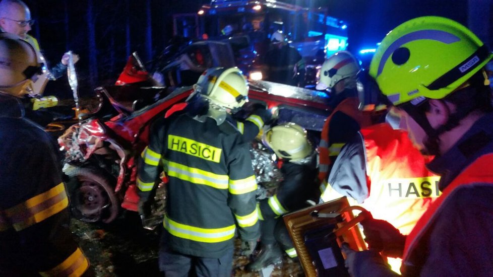 Nehoda u Bělče na Kladensku si vyžádala dva mrtvé a tři zraněné 