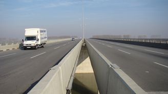 VIDEO: Číňané se dají v Srbsku do stavby dálnic. Postavili už most přes Dunaj, podívejte se na něj