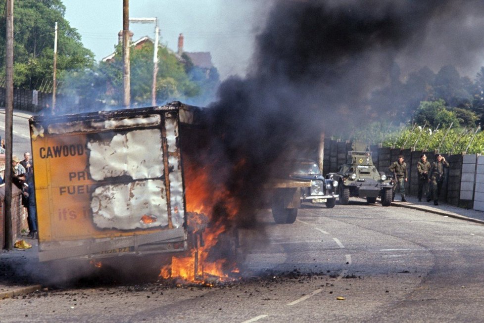 Nepokoje v Belfastu v Severním Irsku v létě 1972