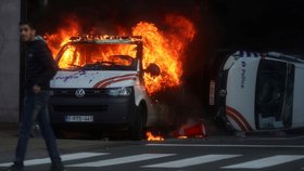 Vodní děla a slzný plyn nasadila policie v Bruselu proti účastníkům protivládní demonstrace, která přerostla v násilné potyčky.