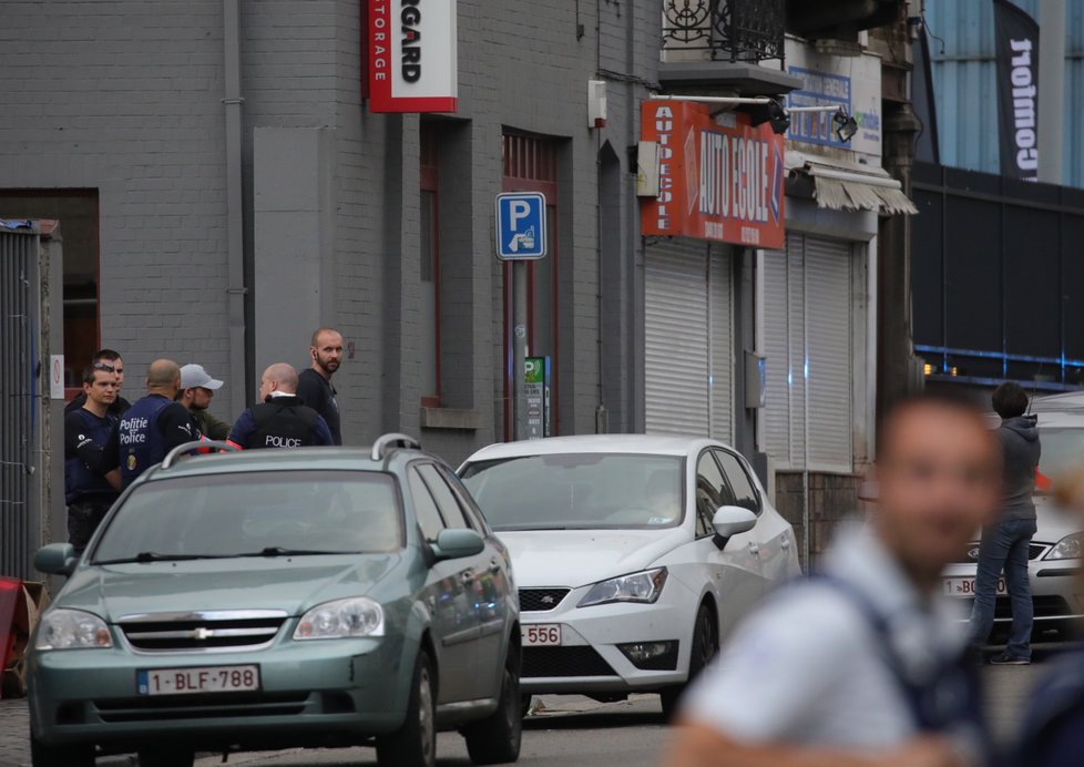 Belgická policie zadržela v úterý večer v metropoli Bruselu ujíždějícího řidiče. Ten tvrdí, že v jeho vozidle je výbušnina.