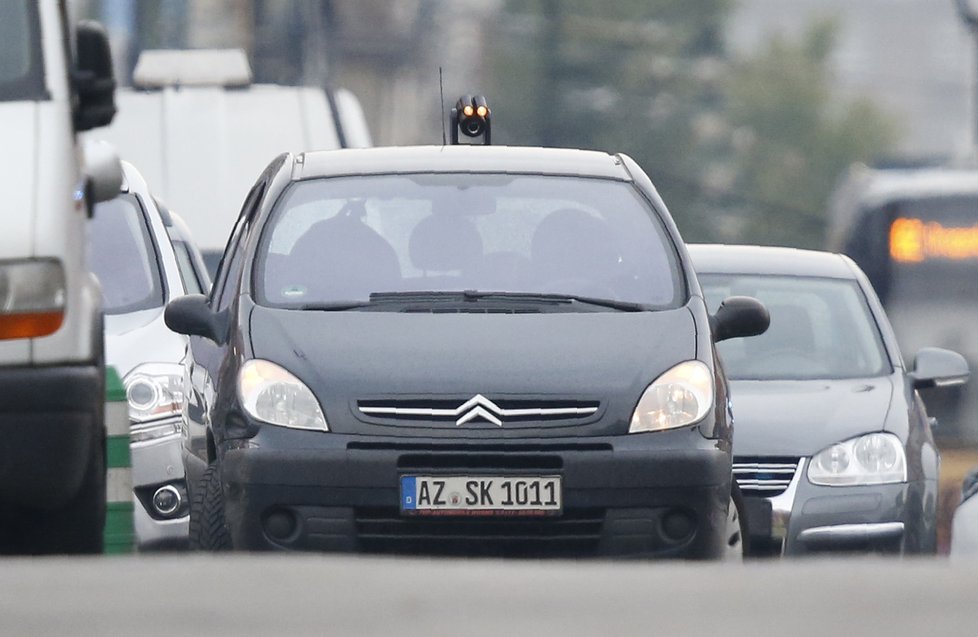 Belgická policie zadržela v úterý večer v metropoli Bruselu ujíždějícího řidiče. Ten tvrdí, že v jeho vozidle je výbušnina.