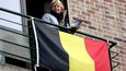 I v Belgii vzdávají tamní obyvatelé hold zdravotnickému personálu potleskem.