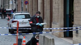Muž v centru Bruselu pobodal policistu. Motiv jeho činu je zatím nejasný, podle místního listu DH křičel při útoku arabsky Bůh je veliký.