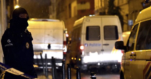 Série razií proti teroru v Bruselu. Policie zadržela v líhni islamistů tři lidi
