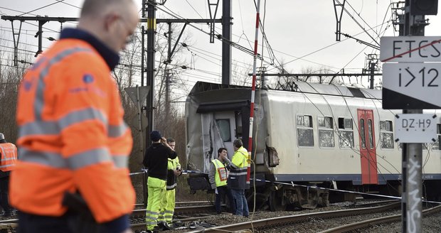 Vlak u Mostu srazil dívenku (15): S vážnými zraněními skončila v nemocnici (ilustrační foto)