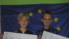 Belgičtí školáci na internetu prosí o pohlednice z evropských zemí. Připravují prezentaci pro svou třídu.