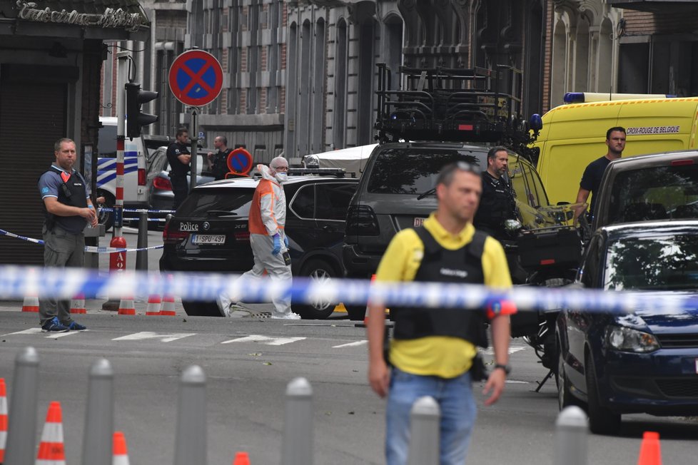 Ozbrojený muž v Lutychu zastřelil dva policisty a kolemjdoucího, policistům se ho podařilo zneškodnit.