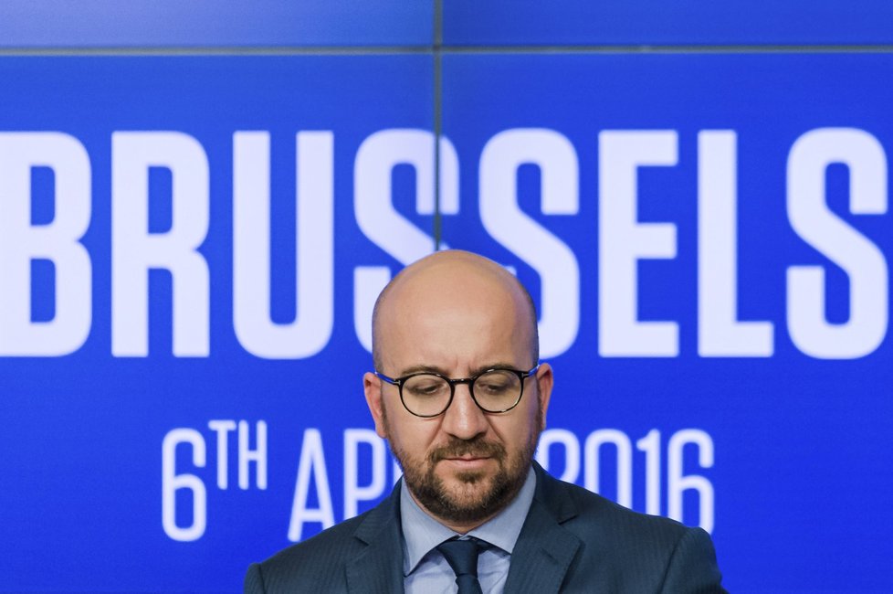 Belgický premiér Charles Michel na tiskové konferenci (6.4.2016)