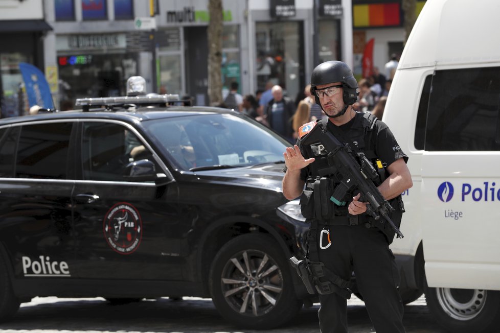 V Lutychu drželi policisté i místní obyvatelé minutu ticha za oběti teroristického útoku.