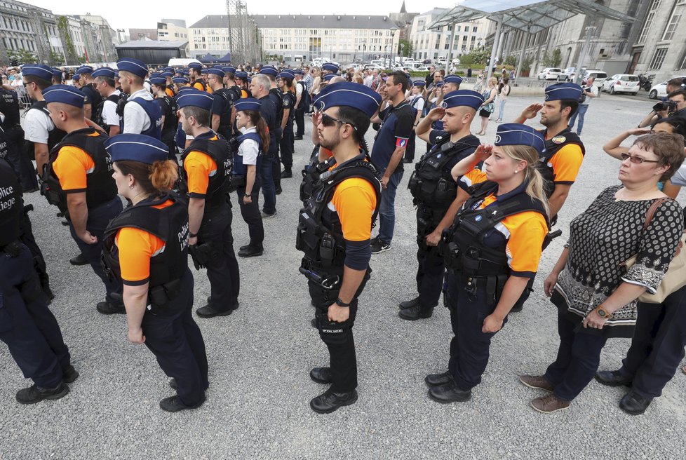 V Lutychu drželi policisté i místní obyvatelé minutu ticha za oběti teroristického útoku.