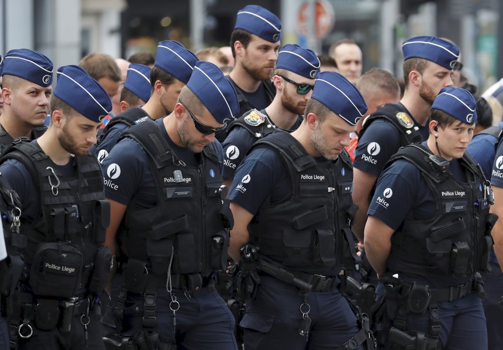 V Lutychu drželi policisté i místní obyvatelé minutu ticha za oběti teroristického útoku.