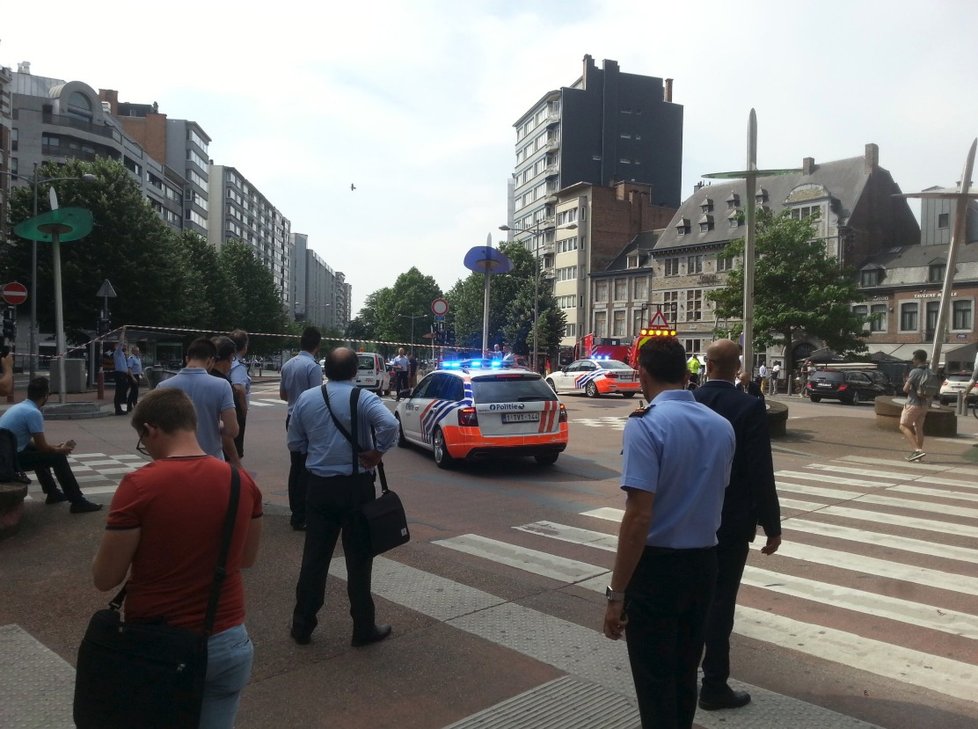 Ozbrojený muž v belgickém Lutychu zastřelil dva policisty a kolemjdoucího.