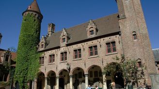 Nejmenší gotické okénko Evropy najdeme v Bruggách