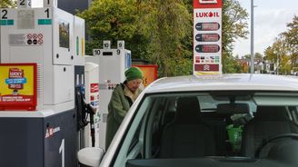 Západní rafinerie profitují z ukrajinských útoků. Švédský miliardář se těší na majetek Lukoilu Západní rafinerie profitují z ukrajinských útoků. Švédský miliardář se těší na majetek Lukoilu