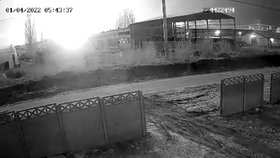 V západoruském městě Belgorod, ležícím asi 30 až 40 kilometrů od ukrajinských hranic, dnes vypukl požár ve skladu pohonných hmot. (1. 4. 2022)