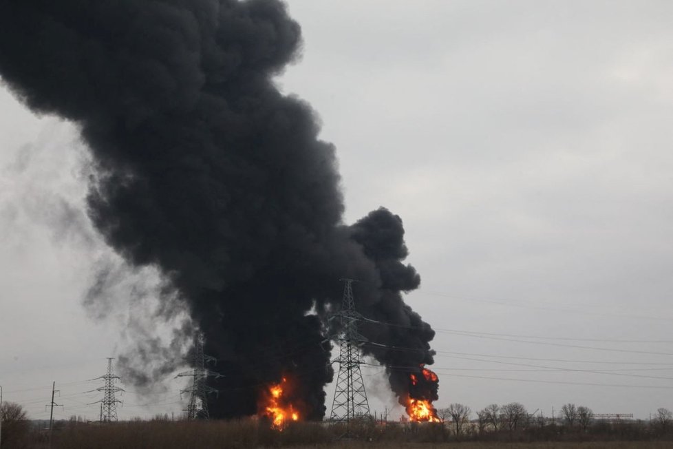 Požár ve skladu pohonných hmot v ruském Belgorodu (1. 4. 2022)