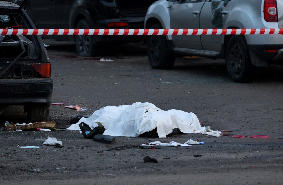 Belgorod: Rusové říkají, že ukrajinský úder zabil desítky lidí (30. 12. 2023).