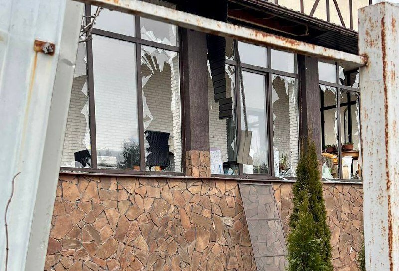 Dům v Bezljudovce (Bělgorodská oblast) prý poškodili ukrajinští dělostřelci (30. 1. 2023).
