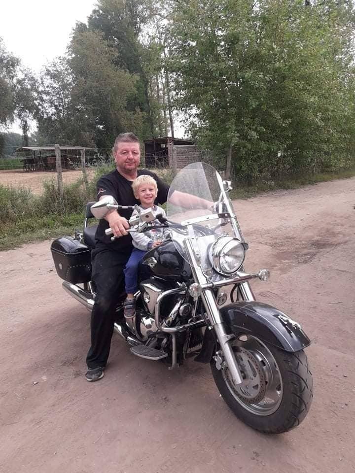 Miloslav Belka se po roce opět může věnovat své vášni - motorkám. Nový dům stihla rodina postavit.