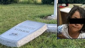 Pětiletá Bella Grace Bennettová z americké Georgie zemřela poté, co se na ni svalila kamenná deska památníku.