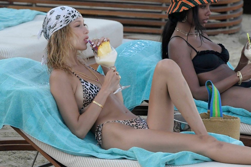 Bella a Gigi Hadid si užívají na ostrově Mykonos