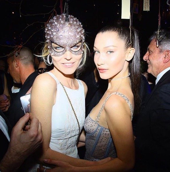 Bella Hadid s Evu Herzigovou