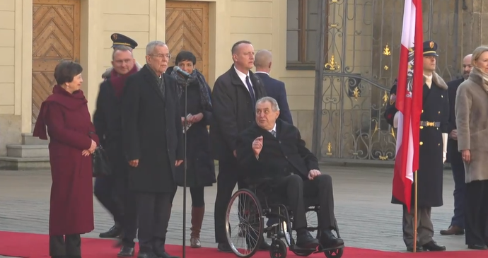 Zeman na Hradě přivítal rakouského prezidenta. Van der Bellena čeká jednání i s Pavlem