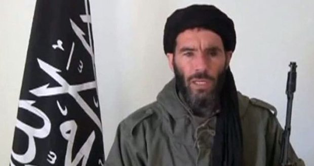 Terorista Belmochtár obrátil: S Islámským státem nemá nic společného