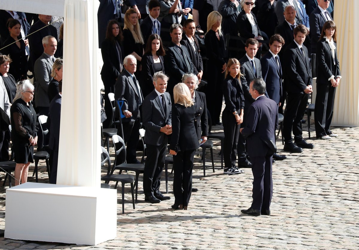 Státní pohřeb Jean Paul Belmonda: Manželka prezidenta Macrona kondoluje pozůstalým.