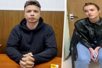 Zadržený Pratasevič s přítelkyní jsou po únosu letadla v domácím vězení. Každý v jiném bytě