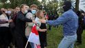 Protivládní protest v běloruském Minsku. Účastnilo se ho zhruba 100 tisíc lidí (13. 9. 2020)