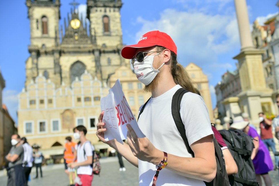 Demonstrace na podporu utlačovaných Bělorusů na Staroměstském náměstí